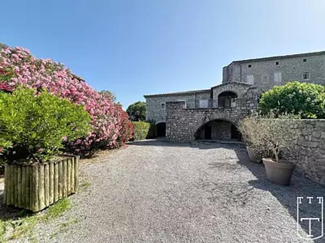 Saint Alban Auriolles 07120 Achat / Vente maison 36 pièces t36 au dernier étage piscine