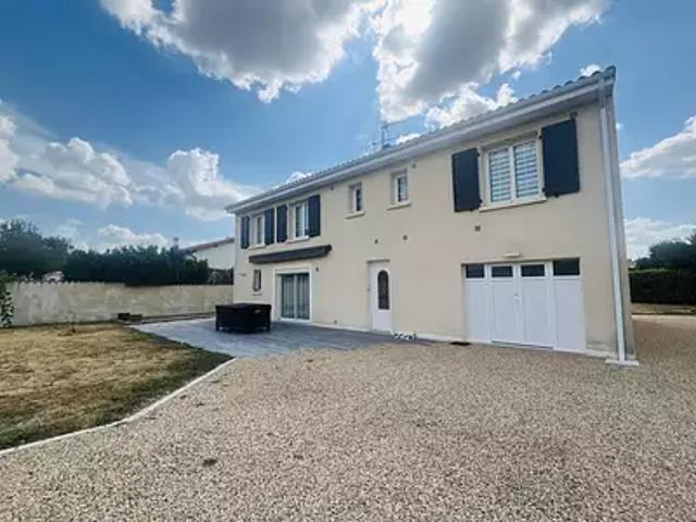 Saint Amant de Boixe 16330 Achat / Vente maison 6 pièces t6 piscine jardin