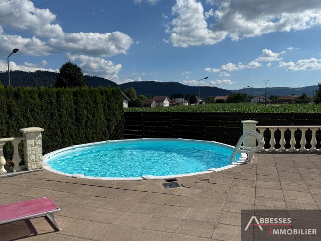 SAINT AME: Pavillon individuel avec 4 chambres dans un environnement calme avec piscine