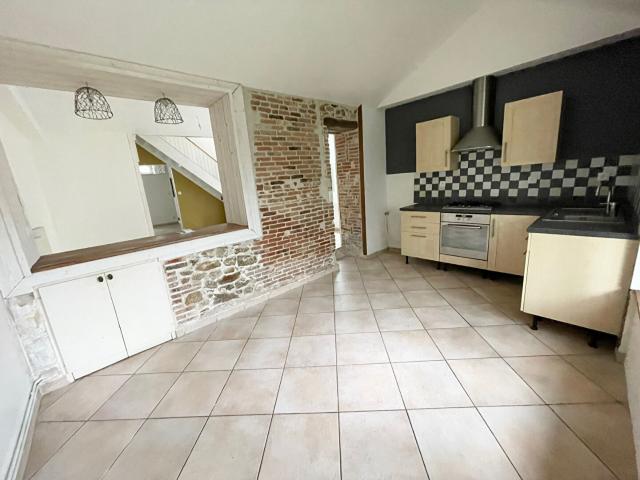 SAINT ANDRE DE LA MARCHE, maison T3 + bureau avec jardin et garage
