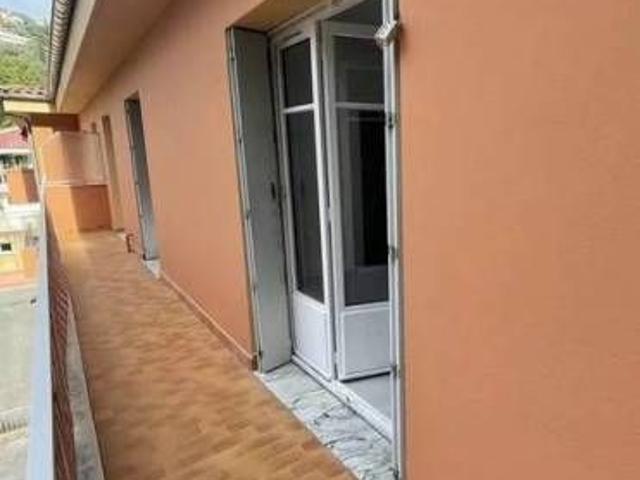 Saint andré de la roche, à 10 min de Nice Grand F3 vide avec balcon et parking