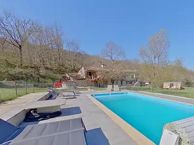 Saint Antonin Noble Val 82140 Achat / Vente maison 7 pièces t7 au dernier étage piscine