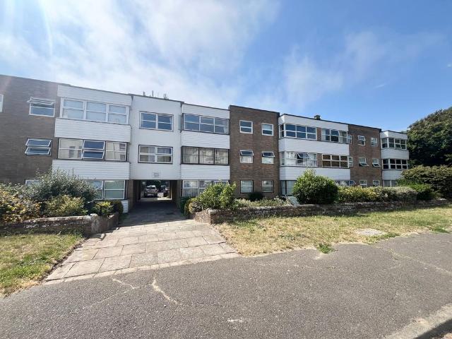 Saint Augustine Road, Littlehampton. 2 bed flat to rent £1,250 pcm £288 pw