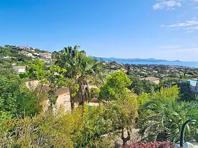 Saint Aygulf 83370 Achat / Vente maison 7 pièces t7 au dernier étage piscine