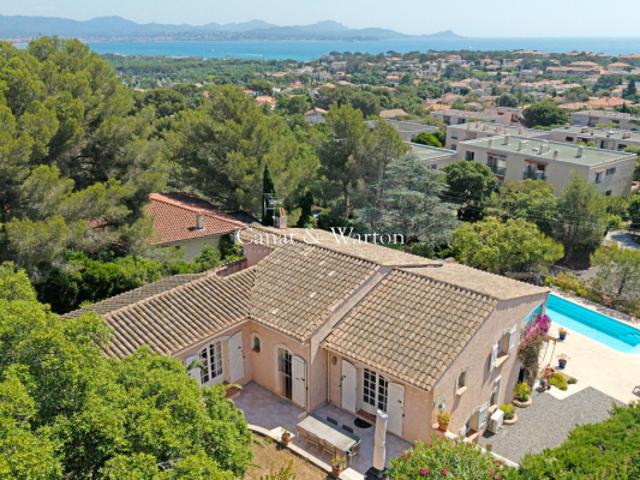 SAINT AYGULF: Villa vues mer 5 pièces à 700m du centre ville