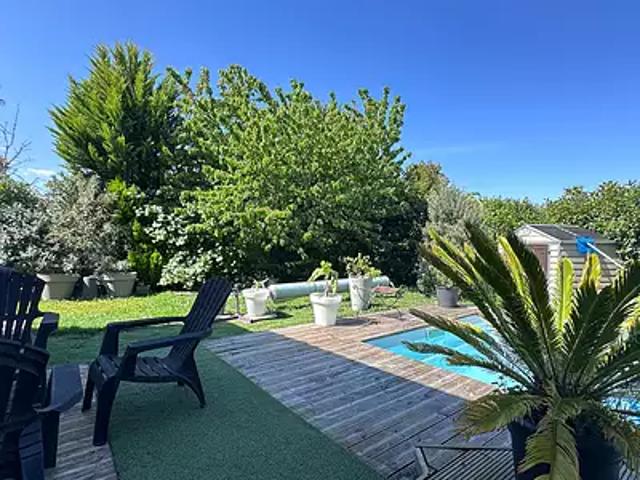 Saint Bonnet sur Gironde 17150 Achat / Vente maison 6 pièces t6 au dernier étage parking