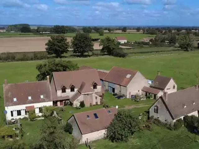 Saint Bonnet Tronçais 03360 Achat / Vente maison 28 pièces t28 terrasse