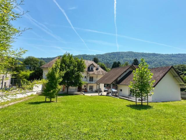 SAINT BUEIL, Maison 194 m2 avec garage et terrain
