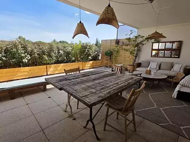 Saint Cannat 13760 Achat / Vente appartement 2 pièces t2 au dernier étage