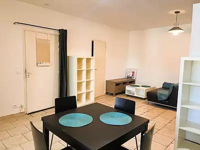 Saint Cannat 13760 Location appartement 1 pièce t1 au dernier étage