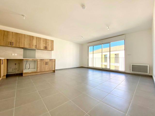 SAINT CANNAT GRAND APPARTEMENT T2 RECENT GARAGE