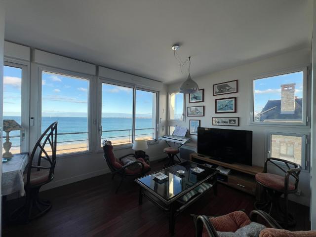 SAINT CAST LE GUILDO Appartement de type avec une vue imprenable sur la mer