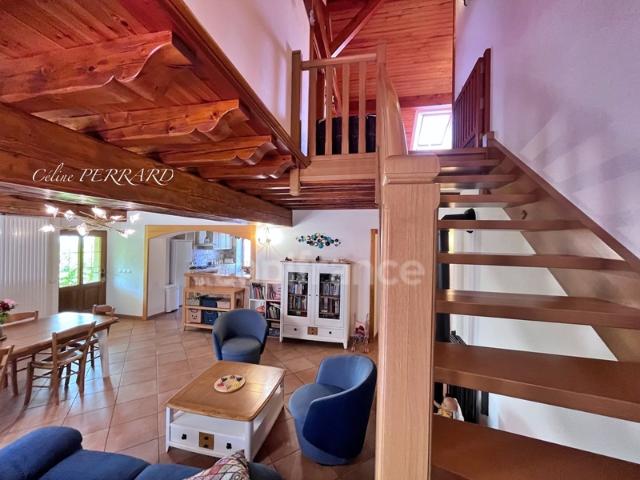 SAINT CERGUES 74 à vendre 7 pièces 194,26m² + 140m² d’annexes dont une bâtisse indépendante, piscinable au calme vue lac