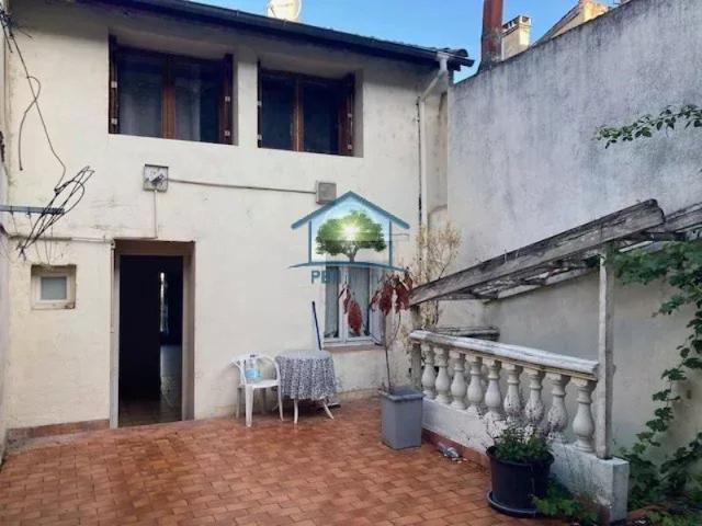 Saint Chamond Centre ville Maison de ville 120 m2 habitable avec 40 m2 terrain