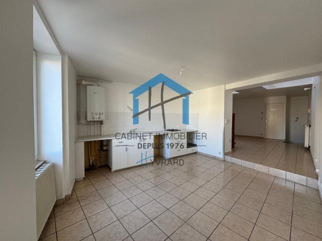 SAINT CHAMOND: Duplex T3 de 60m2 avec parking