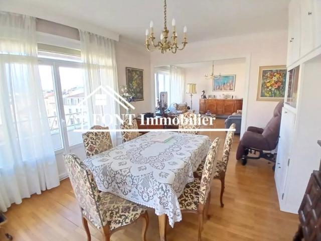 SAINT CHAMOND, CENTRE, GRAND APPARTEMENT 2 / 3 CHAMBRES