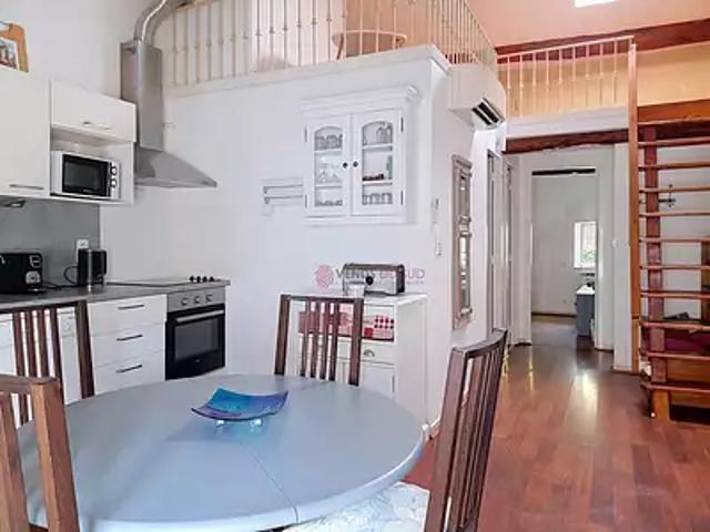 Saint Chinian 34360 Achat / Vente maison 7 pièces t7 au dernier étage terrasse