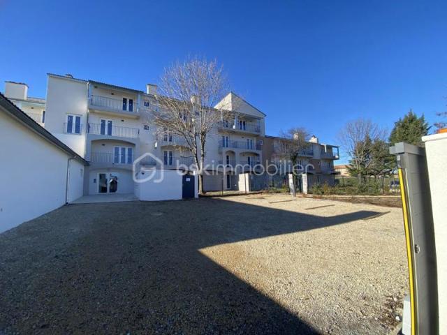 SAINT CHRISTOL 84 64 000 FAI – 76 m² + 2 balcons + mezzanine + 2 places de parking Créez votre T3 sur mesure ! Plusieurs plateaux bruts disponibles avec balcon et parkings privatifs dans une résidence entièrement rénovée