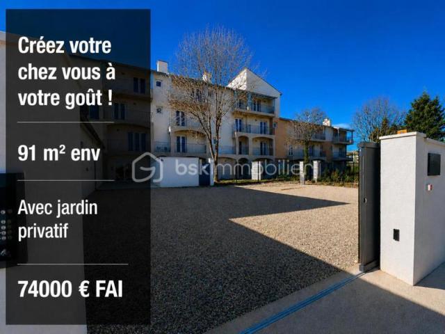 SAINT CHRISTOL 84 À partir de 52 000 FAI – Créez votre appartement sur mesure ! Plusieurs plateaux bruts disponibles avec balcon et parkings privatifs dans une résidence entièrement rénovée