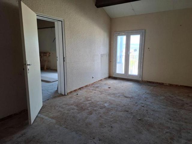 Saint Christol 84, Appartement 68 m² avec grand balcon, Fort potentiel 52 000