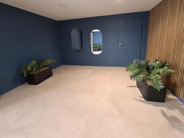 Saint Christol 84, Appartement 78 m² avec mezzanine T2T3, 2 balcons, 2 places de parking privatives, ascenseur, Fort potentiel 65 000