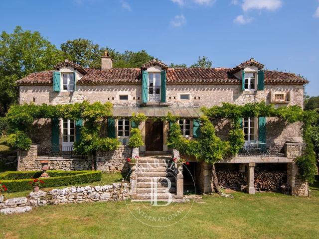 SAINT CIRQ LAPOPIE CAHORS Charmante et noble propriété res. 450m² Saint Cirq Lapopie