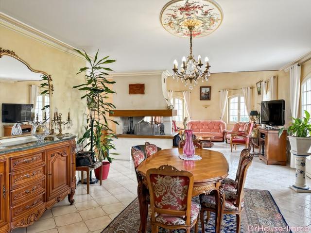Saint Cosme en Vairais, Maison, 200 m2 habitables, 4 chambres, double séjour, sous sol complet et terrain 9440 m2 boisé