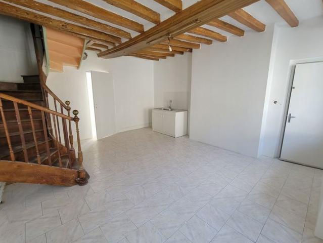 SAINT COSME EN VAIRAIS: MAISON T4 de 123 M²