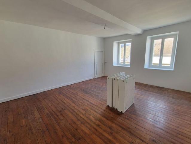 SAINT COSME EN VAIRAIS: MAISON T4 de 123 M²