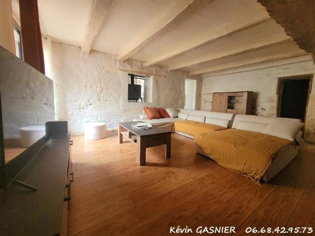 SAINT COUTANT LE GRAND 17430: Maison 5 pièces 115m2