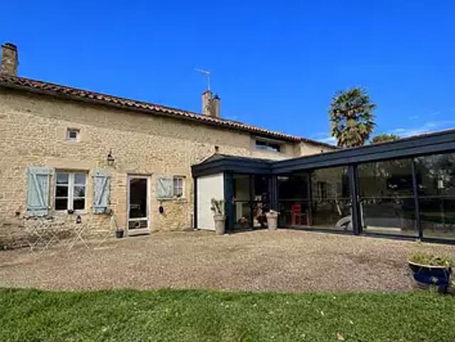 Saint Coutant 79120 Achat / Vente maison 7 pièces t7 terrasse parking