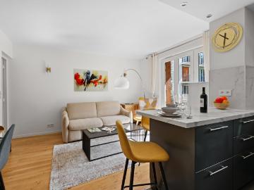 Saint Cloud Suite: Cozy retreat with terrace & parking