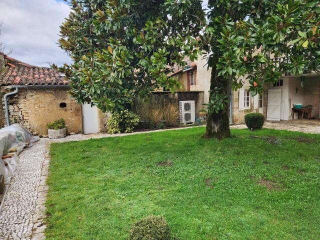 Saint Claude Maison du XVe siècle de 3 chambres avec jardin et grange