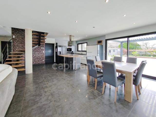 Saint Cyr 71, à vendre maison contemporaine P6 de 130 m² Terrain de 961m²