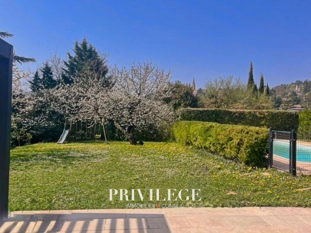 Saint Cyr au Mont d’Or Maison rénovée 184 m2 avec piscine sur terrain de 1 557 m2