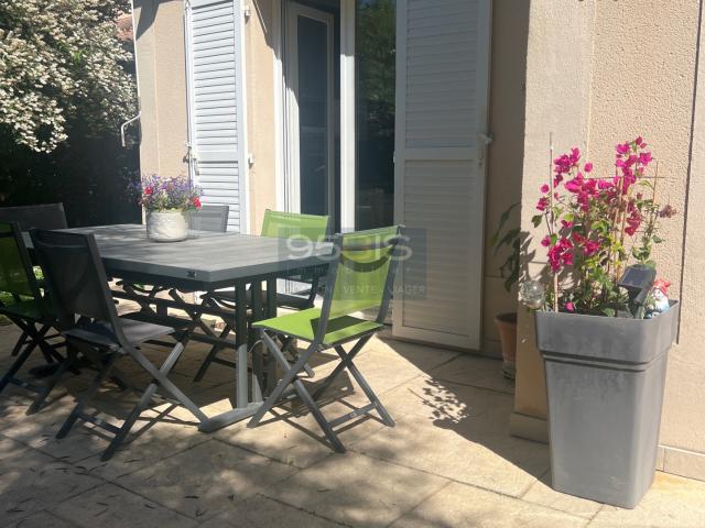 Saint cyr au mont d'or Maison de 194 m2 5 chambres sur un terrain clos de 500 m2 dans un lotissement securisé