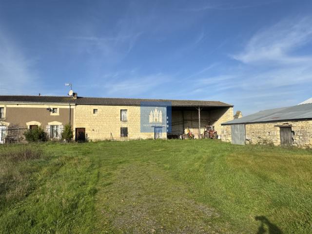 Saint Cyr La Lande 79 Corps de ferme à renover sur terrain. 115m² Saint Cyr la Lande
