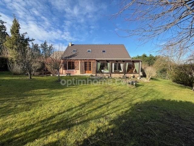 SAINT CYR SOUS DOURDAN à 45 km de Paris. Une Maison familliale de 120 m² loi carrez 150 m² habitables avec 1000 m² de jardin clos