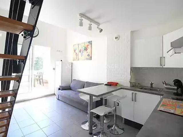 Saint Cyr sur Mer 83270 Achat / Vente appartement 2 pièces t2 au dernier étage terrasse