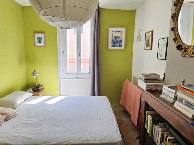 saint cyr sur mer, immeuble en centre ville