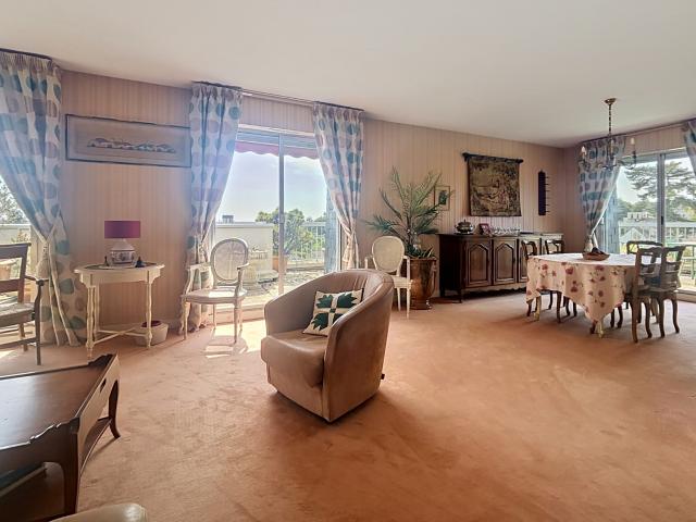 SAINT CYR SUR LOIRE DERNIER ÉTAGE TERRASSE 100M2