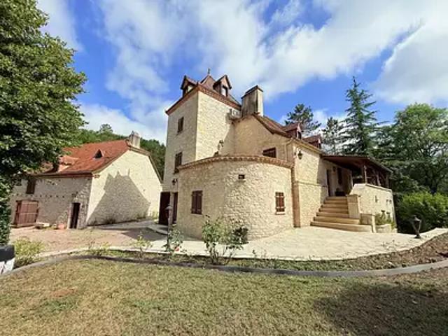 Saint Denis Catus 46150 Achat / Vente maison 16 pièces t16 au dernier étage piscine