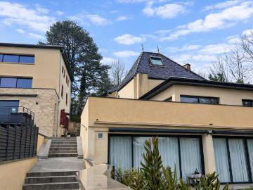 Saint Didier au Mont d’Or Plateau de caractère à réinventer avec terrasse, piscine et vue dégagée