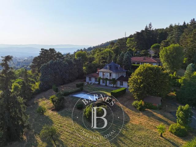 Saint Didier au Mont d'Or Maison sur parcelle constructible de 5000m² piscine Garage et annexe