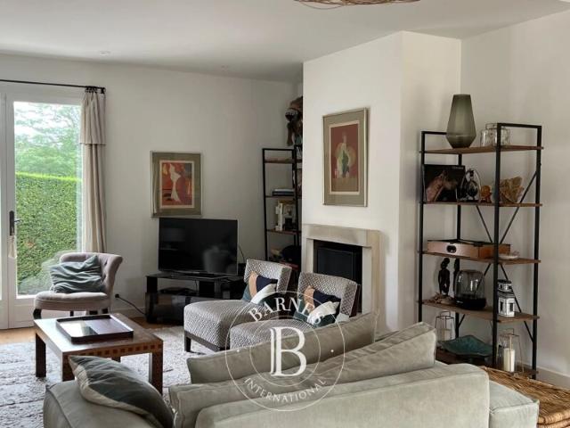 Saint Didier au Mont d'Or, Maison 4 Chambres 184 m² en location