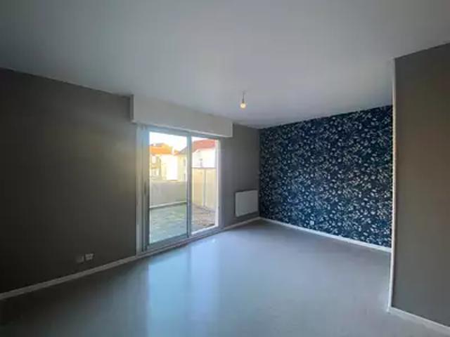 Saint Dizier 52100 Location appartement 1 pièce t1 au dernier étage