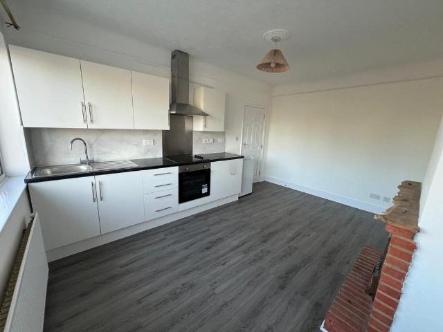 Saint Dunstan's Hill, Sutton, SM1 2 bed apartment to rent £1,595 pcm £368 pw