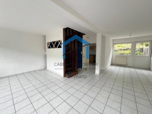 SAINT ETIENNE Maison de ville de 90m² en triplex avec terrain