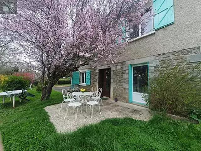 Saint Etienne de Maurs 15600 Achat / Vente maison 7 pièces t7 au dernier étage terrasse