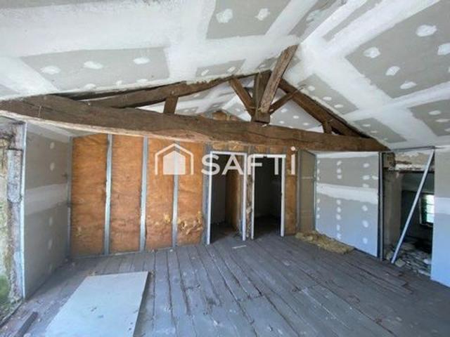 Saint Etienne de Mer Morte Maison de 160 m² à rénover entièrement